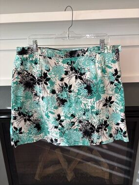 Allyson Whitmore Golf Teal , Black & White Floral Mini Skort